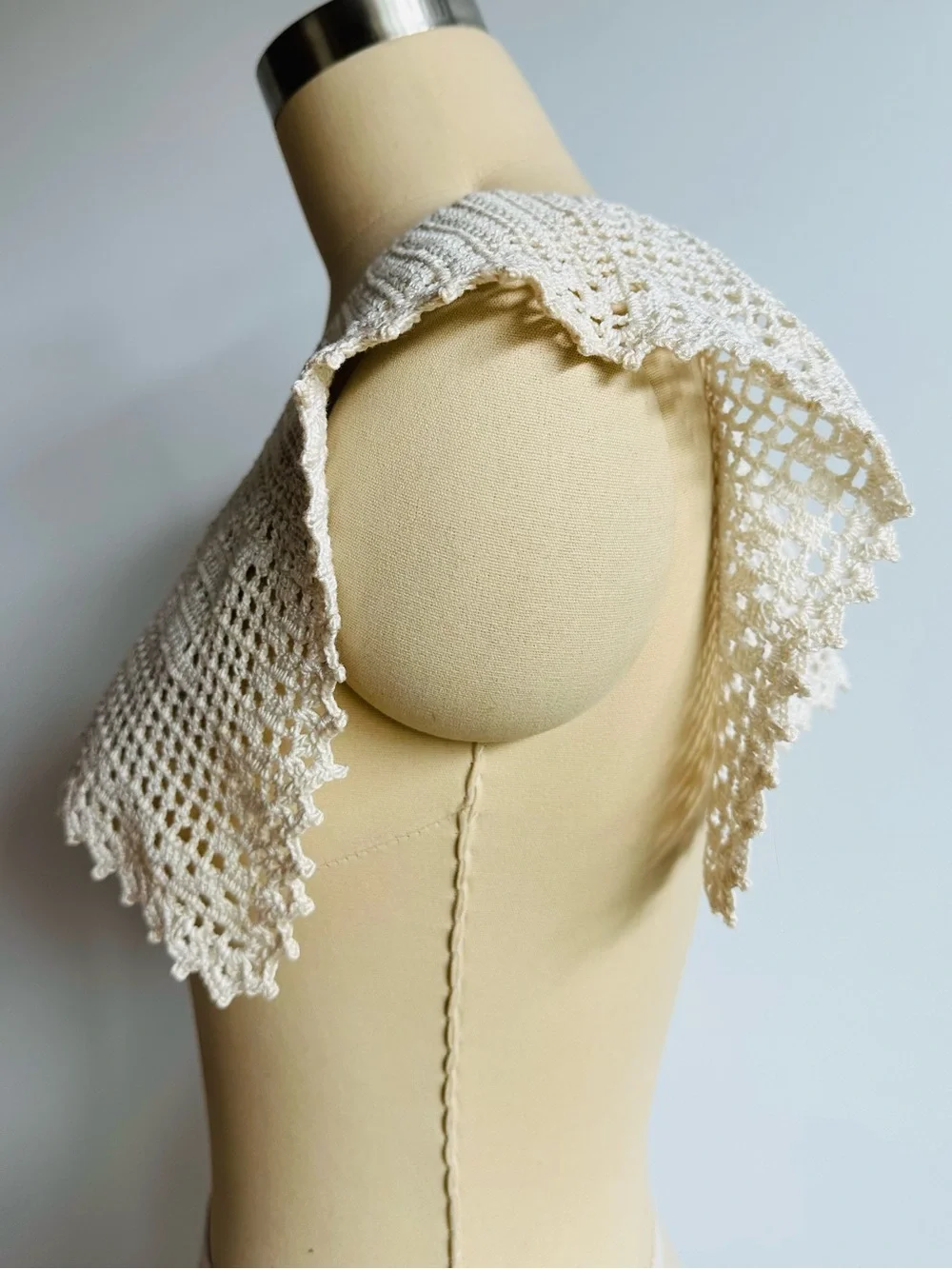 Vintage Handmade Crochet Filet Lace Capelet Shawl Floral Motif Cottagecore Boho